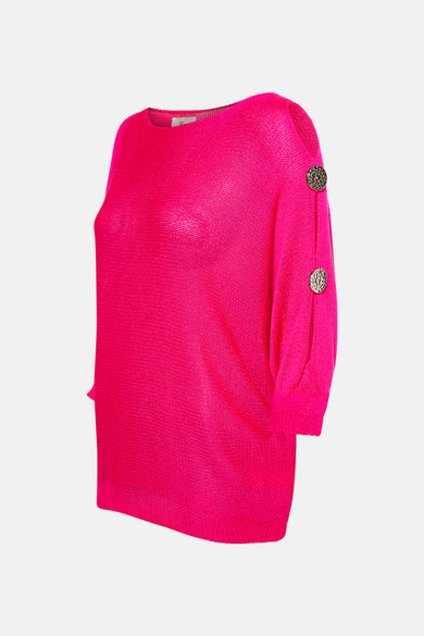Pull rose à col rond de Terra di Siena, orné de boutons décoratifs sur la manche.
