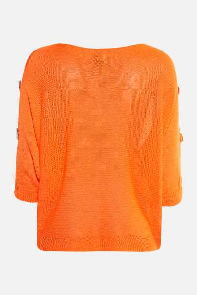 Oranje trui met ronde hals van Terra di Siena met driekwartmouwen en decoratieve knopen.
