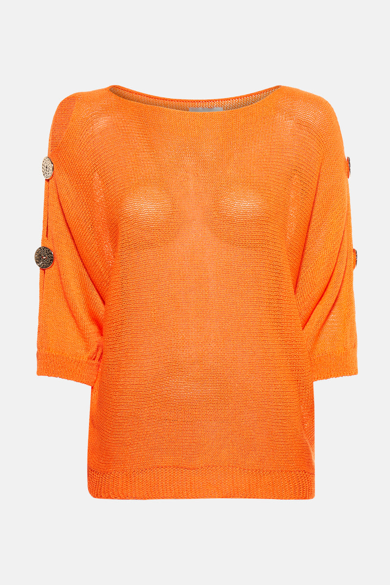 Oranje trui met ronde hals van Terra di Siena, korte mouwen met decoratieve knopen op de schouders.