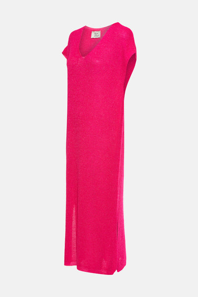 Roze jurk met korte mouwen van Terra di Siena, met een glinsterende textuur en zijsplitten.