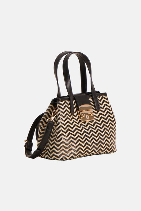 Sac à main multicolore à motif chevrons noir et beige de Morgan de Toi, avec poignées et bandoulière noires et fermoir doré.