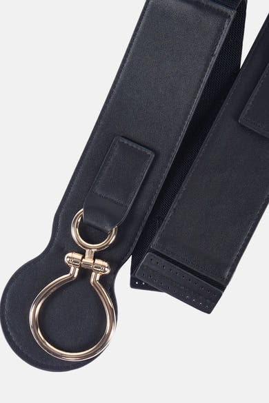 Zwarte riem, van Morgan de Toi, met gouden gesp en leren inzetstukken.