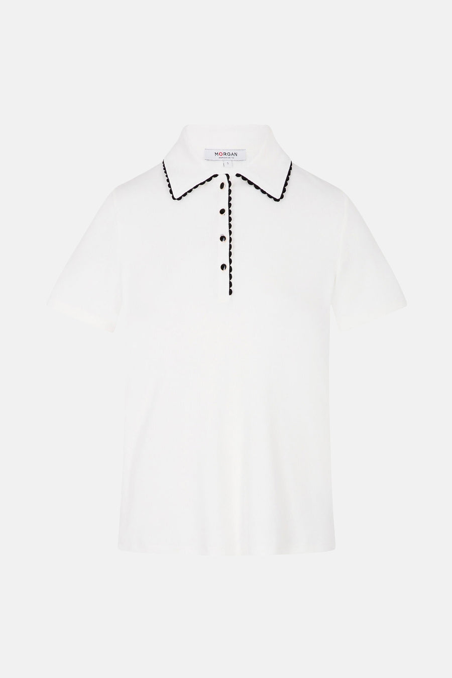 Wit poloshirt met korte mouwen van Morgan de Toi met knopen en zwarte festonrand aan de kraag en knoopsluiting.