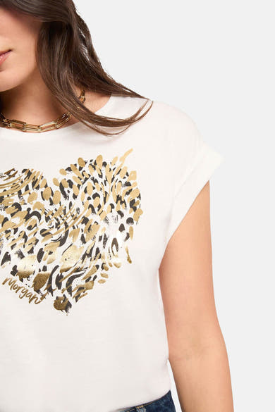 T-shirt blanc à manches courtes de Morgan de Toi avec motif cœur léopard doré.