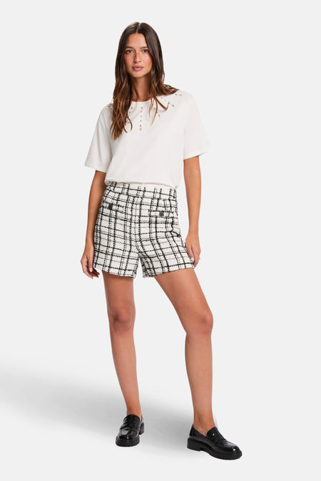T-shirt blanc à manches courtes de Morgan de Toi, avec des détails métalliques au col.