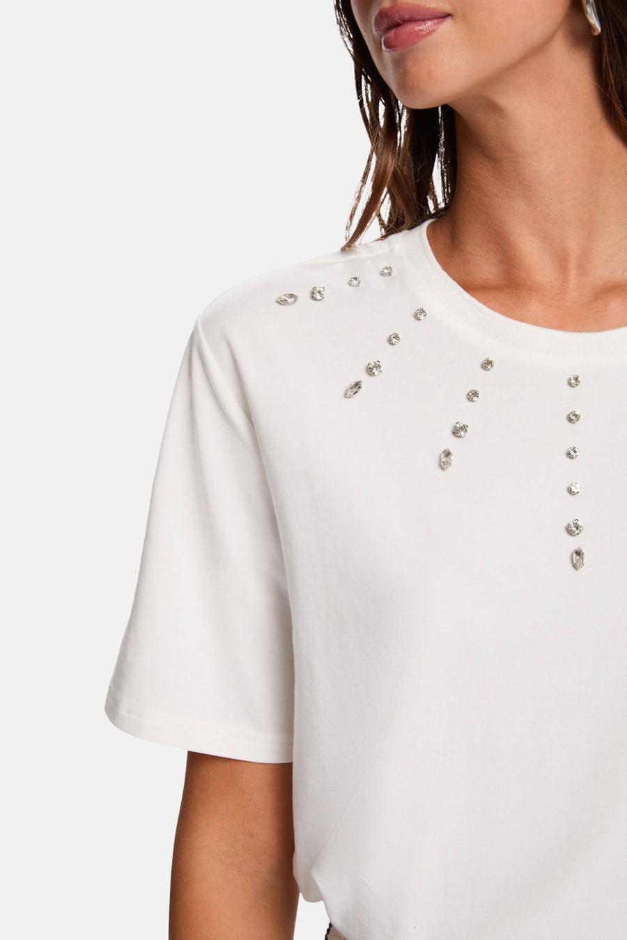 Wit T-shirt met korte mouwen van Morgan de Toi met decoratieve strasdetails.
