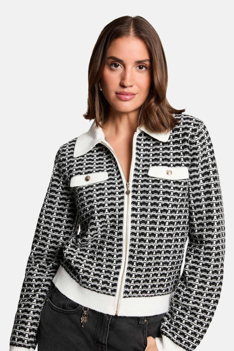 Zwarte geruite cardigan met rits van Morgan de Toi, met witte kraag en afwerkingen, decoratieve borstzakken.