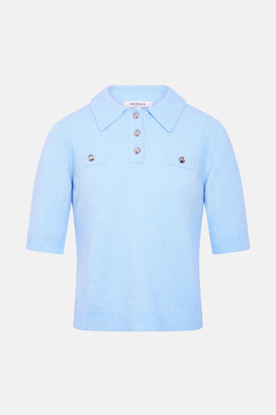 Pull bleu en maille de Morgan de Toi, avec col polo, boutons décoratifs et poches plaquées.
