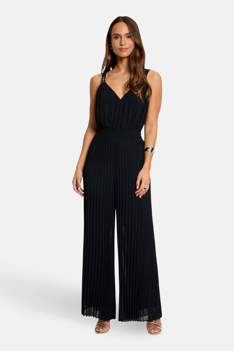 Blauwe jumpsuit van Morgan de Toi, met bandjes versierd met decoratieve gespen.