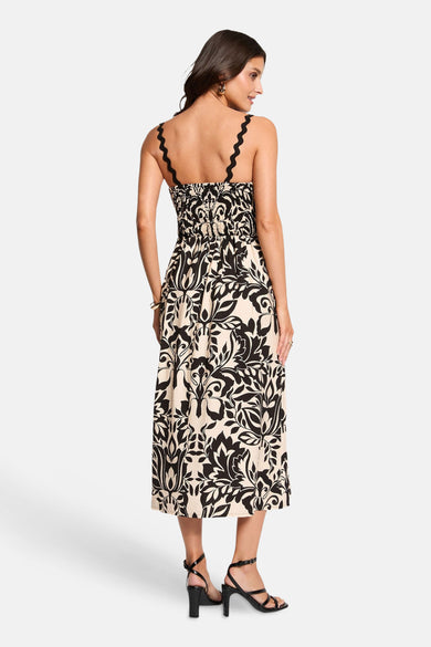 Robe multicolore de Morgan de Toi à motif floral noir et beige, dos smocké, bretelles festonnées, vue de dos.