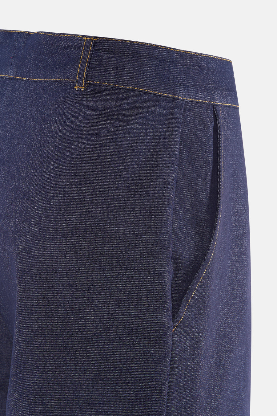 Korte donkerblauwe spijkerbroekshorts van Morgan de Toi, hoge taille met plooien, met contrasterende stiksels.