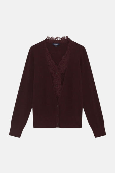 Pull col V bordeaux CAROLL à manches longues, avec dentelle au col et fermeture boutonnée.