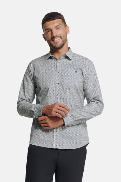 Multikleuren overhemd met lange mouwen van NO EXCESS met subtiel printpatroon, gedragen met een zwarte broek.