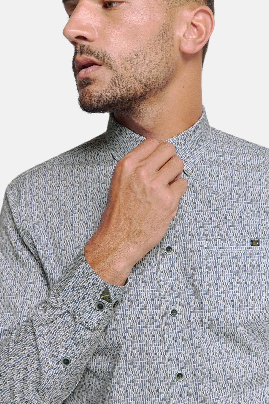 Multikleuren overhemd met lange mouwen van NO EXCESS met geometrisch patroon en knoopdetail bij de manchetten.