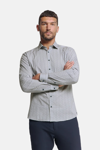 Chemise à manches longues blanche de NO EXCESS avec motif géométrique et coupe ajustée.
