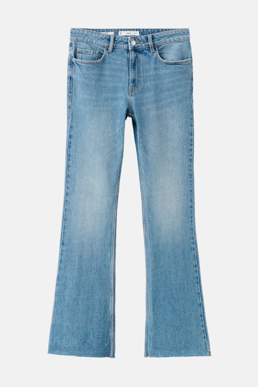 Jean évasé en denim bleu clair de MANGO, coupe droite, ourlet brut.