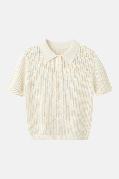 Beige poloshirt in openwork knit van MANGO, met een klassieke kraag en een korte knoopsluiting.