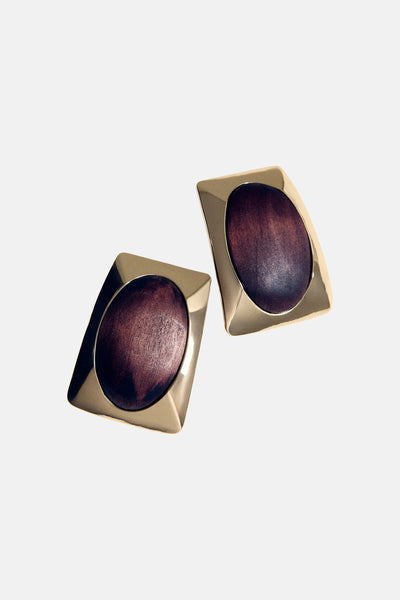 Boucles d'oreilles en bois et métal doré par MANGO, forme géométrique avec effet de relief.