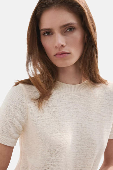 Beige trui met ronde hals en korte mouwen van MANGO in een getextureerde breinaard.