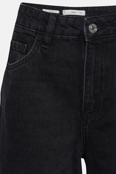 Jean droit gris foncé de MANGO, avec détail de poche avant et fermeture à bouton visible.