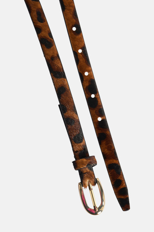Ceinture en motif léopard, brun de MANGO, avec boucle dorée et passants en cuir.