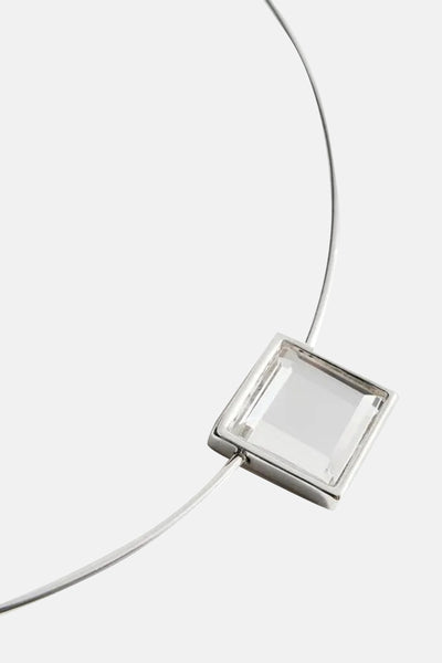 Korte zilveren ketting van MANGO met een transparante vierkante hanger.