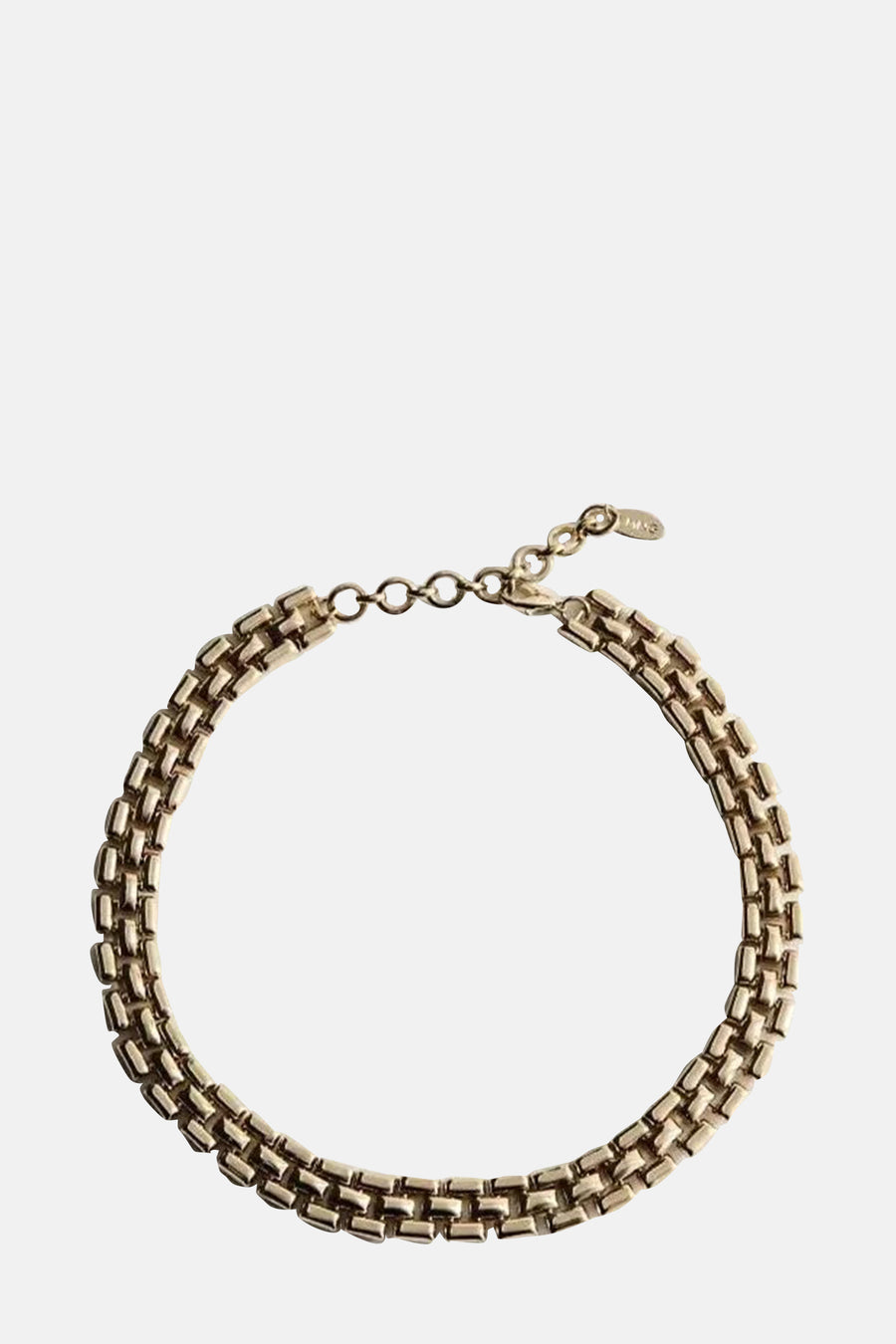 Korte gouden halsketting van MANGO met een rechthoekige maillonslen en een extensieketje.