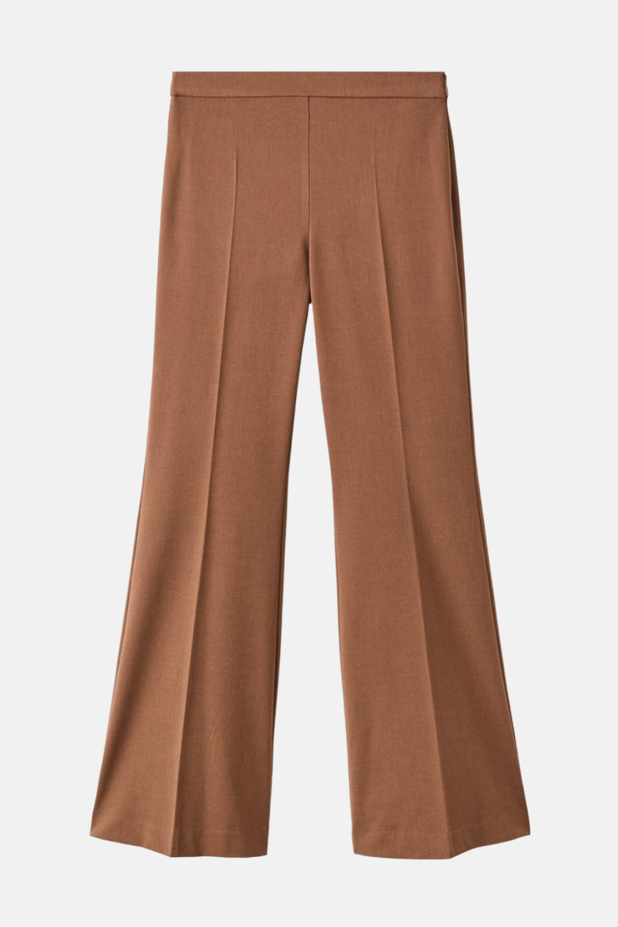 Pantalon brun de MANGO, avec une coupe évasée et des plis marqués sur le devant.