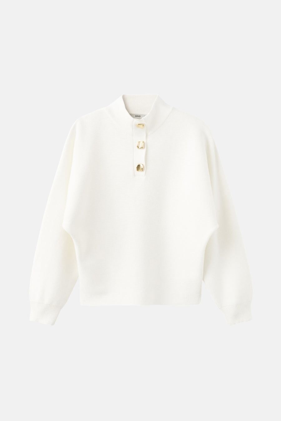 Pull col roulé écru de MANGO, avec trois boutons dorés et une texture côtelée.

