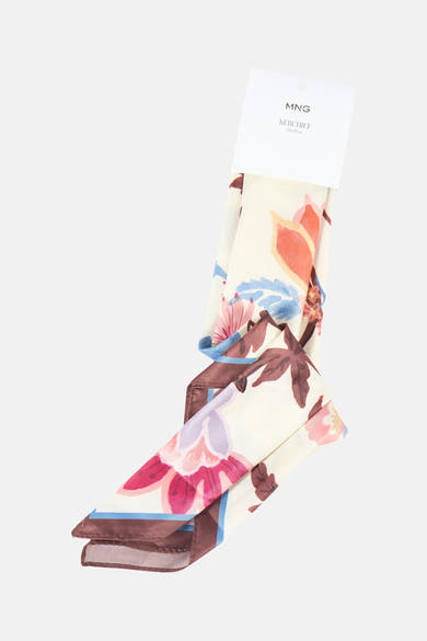 Foulard multicolore de MANGO, avec motif floral et bordure contrastée marron et bleue.
