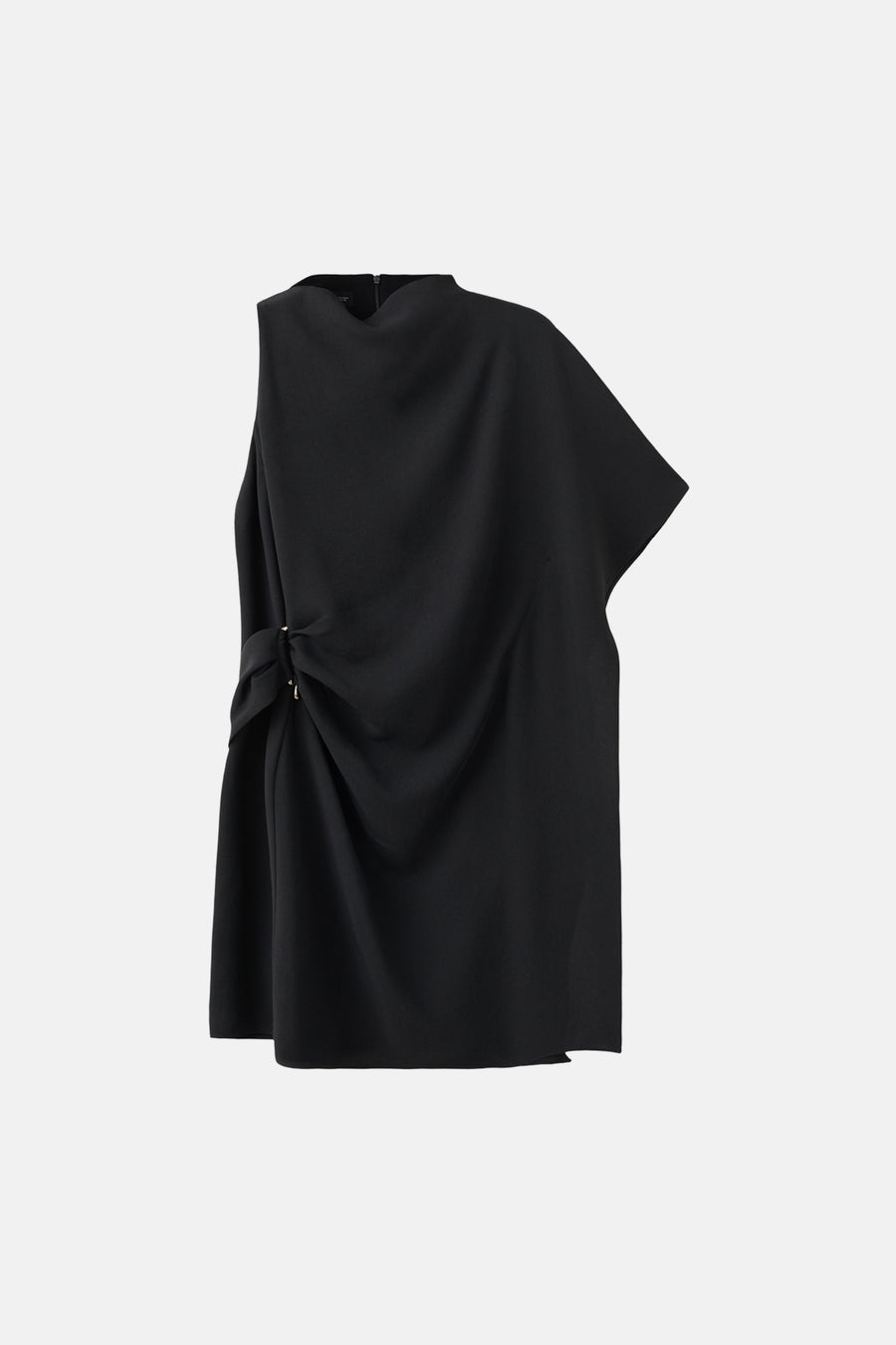 Zwarte jurk van MANGO met een opstaande kraag en een asymmetrische, gedrapeerde pasvorm aan de voorkant.
