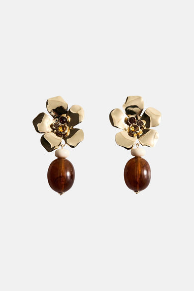 Boucles d'oreilles dorées de MANGO, avec fleur, perle crème et pendentif ovale marron transparent.