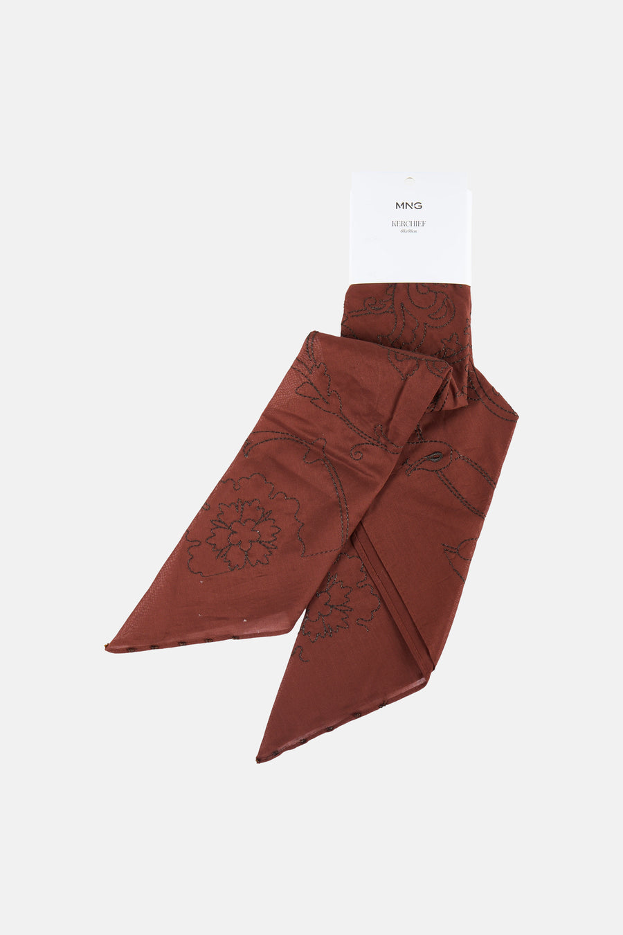 Foulard brun de MANGO, plié, avec motif floral et de feuillage noir.