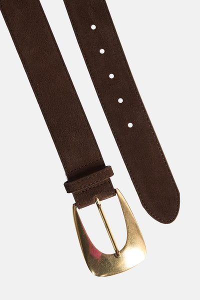 Ceinture marron en daim de MANGO avec boucle dorée brillante.