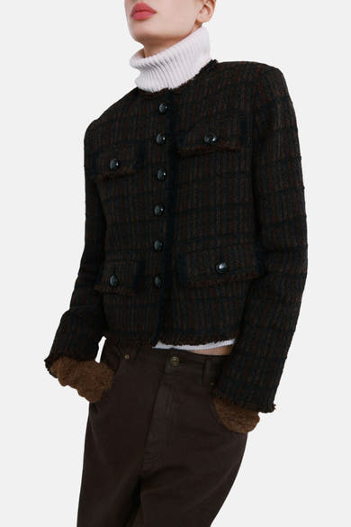 Veste brune en tweed par MANGO, à boutons, poches plaquées à franges et finitions effilochées.