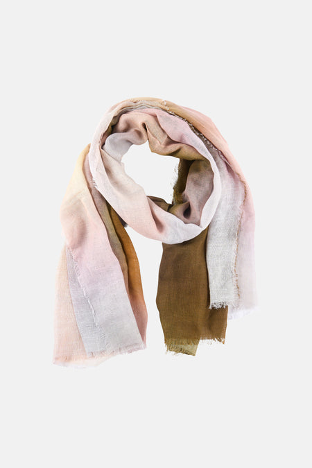 Foulard multicolore de MANGO, aux teintes pastel dégradées et à la texture légère.
