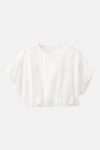 Ecru blouse met korte mouwen van MANGO, versierd met toon-op-toon borduurmotieven.