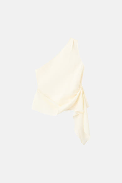 Witte MANGO blouse met één schouder, gedrapeerd en asymmetrisch.