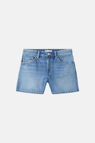 Middenblauwe denim bermuda van MANGO, met voorzakken en rafelzoom.