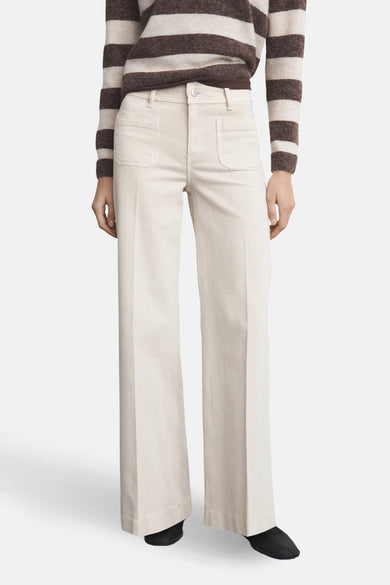 Beige gekleurde jeans van MANGO, uitlopende pasvorm, met zichtbare achterzakken en licht gestructureerde zomen.