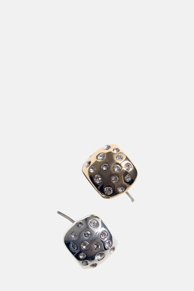 Boucles d'oreilles multicolores de MANGO, carrées et texturées, ornées de petits cristaux brillants.
