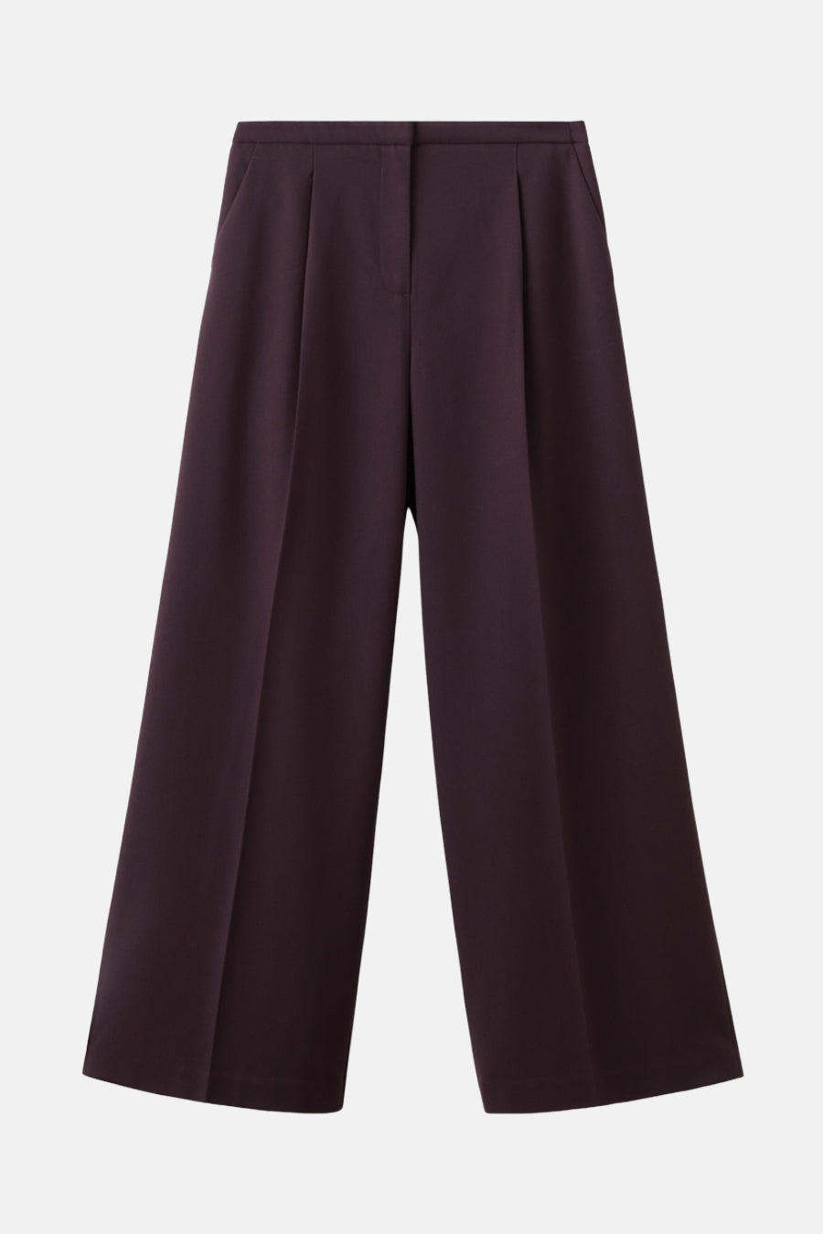 Pantalon bordeaux de MANGO avec plis et coupe ample sur fond uni.
