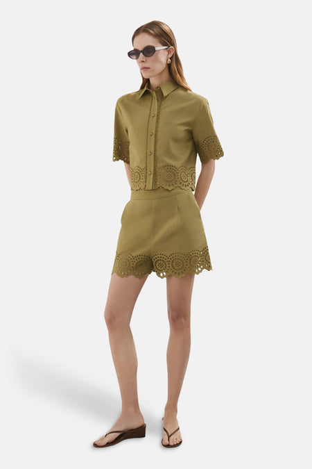 Blouse kaki à manches courtes de MANGO, avec découpes ajourées et bordures festonnées.