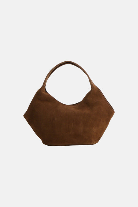 Sac à main brun de MANGO en daim avec une forme de croissant.