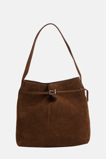 Sac à bandoulière marron en daim by MANGO, avec une boucle argentée et une bandoulière fine.
