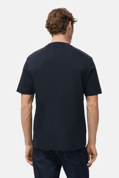 T-shirt bleu à manches courtes de MANGO, vue arrière, porté avec un jean foncé.