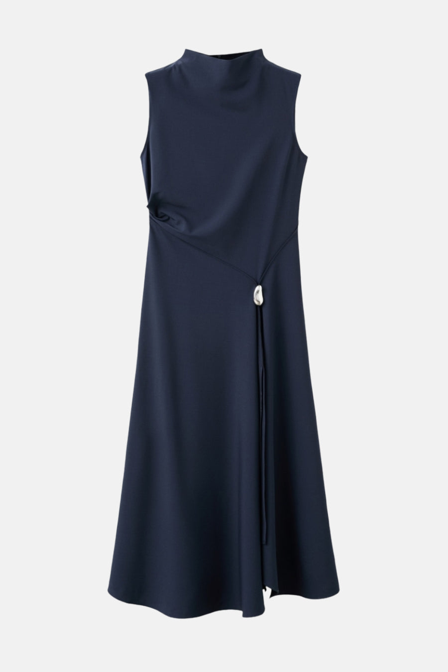Blauwe jurk van MANGO met een midi-snit, opstaande kraag en decoratief koord- en knoopdetail.