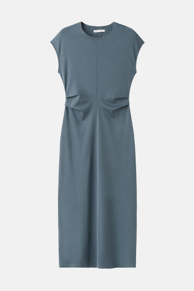 Blauwe jurk van MANGO, rechte pasvorm met decoratieve plooien op de heupen, midi-lengte.