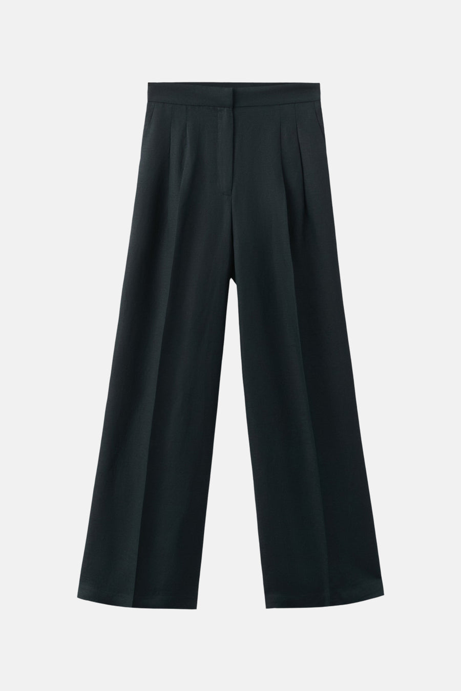 Losse blauwe broek van MANGO, palazzo-model met duidelijke plooien op een effen achtergrond.