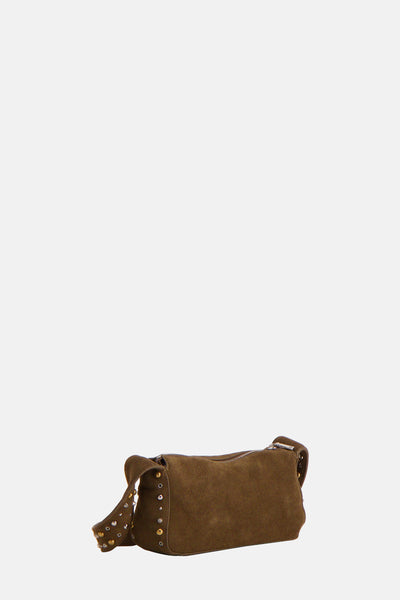 Sac à bandoulière kaki de MANGO, orné de clous métalliques sur la bandoulière.